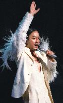 Flamboyant star Cheung commits suicide